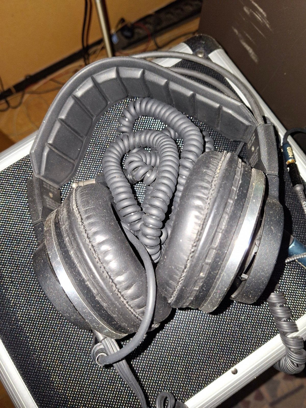 Akg k340, TV, Hi-fi & Vidéo, Casques audio, Enlèvement ou Envoi, AKG, Circum-auriculaire, Noir