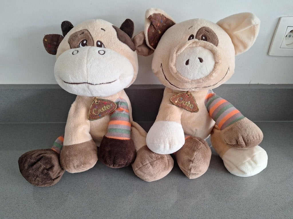 knuffels koe en varken 0,70 euro samen, Kinderen en Baby's, Ophalen of Verzenden, Koe, Middelgroot (20 tot 80 cm)