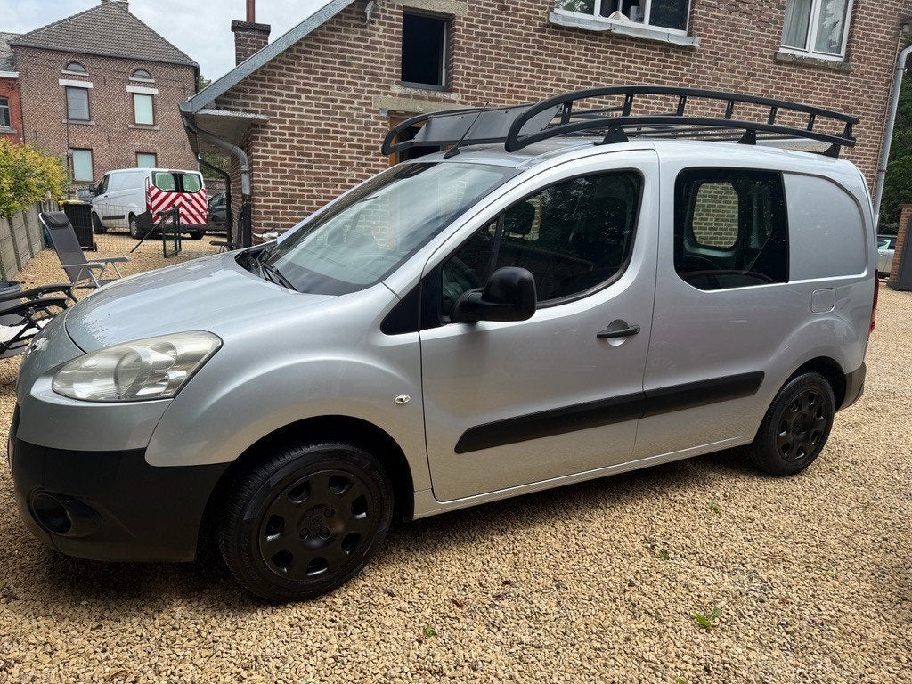 PEUGEOT PARTNER 1600 ESSENCE UTILITAIRE SUPERBE ETAT, Achat, 3 places, Boîte manuelle, Entretenue par le concessionnaire