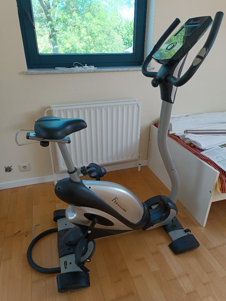 Vélo d'appartement avec ordinateur comme neuf, pas utilisé, Sports & Fitness, Comme neuf, Jambes, Enlèvement, Vélo d'appartement