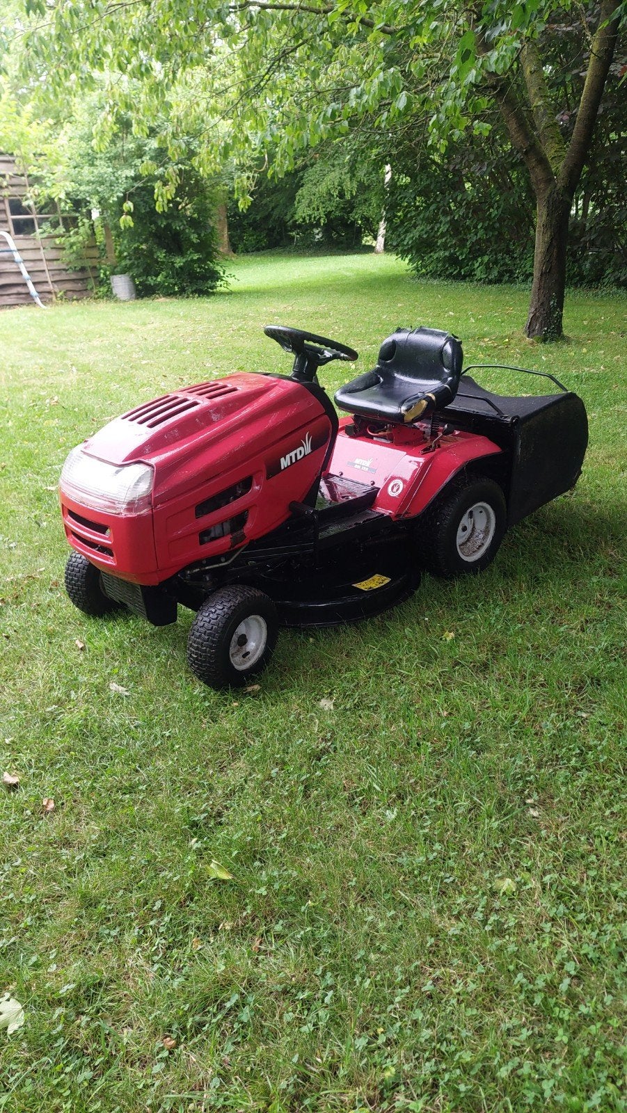 Tracteur tondeuse MTD RH115 avec bac de ramassage, Enlèvement, Bac de ramassage
