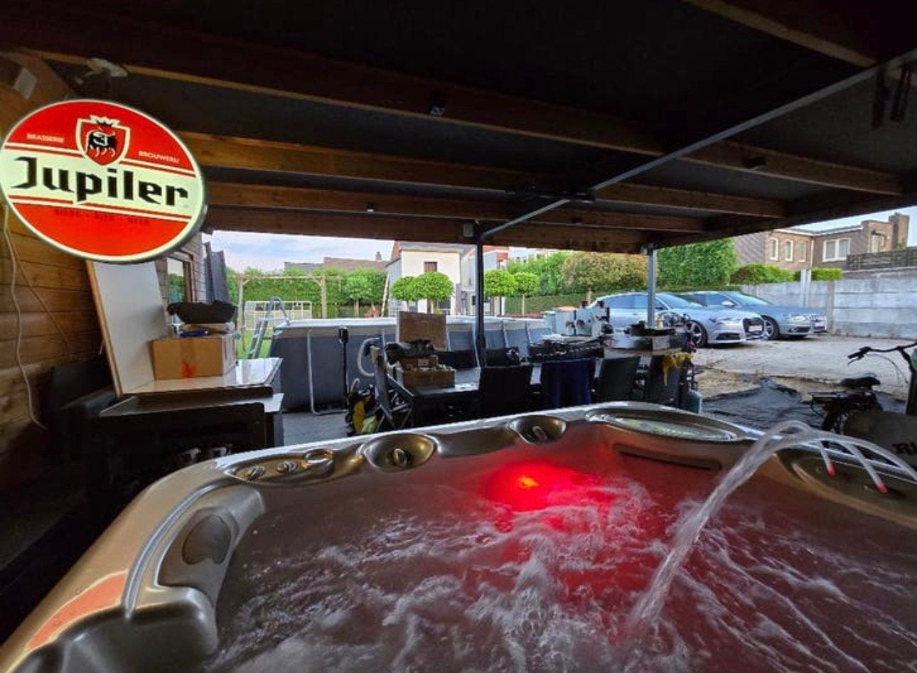 Jacuzzi, Enlèvement, Comme neuf, Fixé
