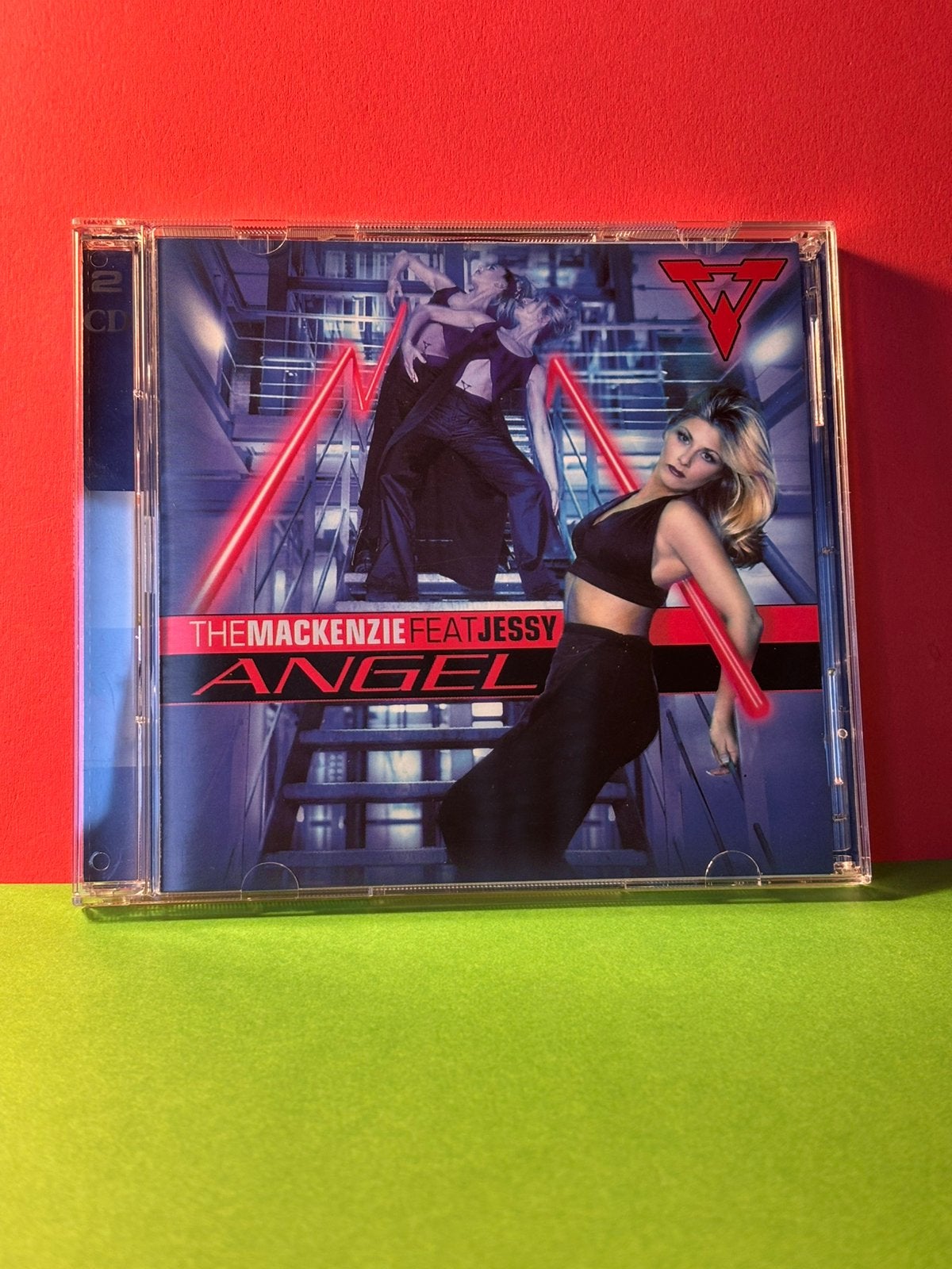 The MacKenzie feat jessy - angel, Envoi, Comme neuf