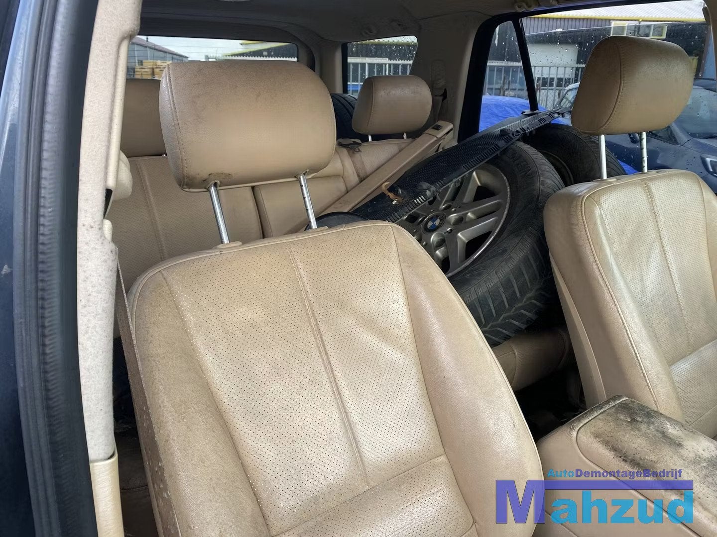 MERCEDES ML W163 Beige leer links rechts stoel 1998-2005, Auto-onderdelen, Gebruikt, Mercedes-Benz AG, Mercedes-Benz, Mercedesstrasse 120
70372  Stuttgart, DE