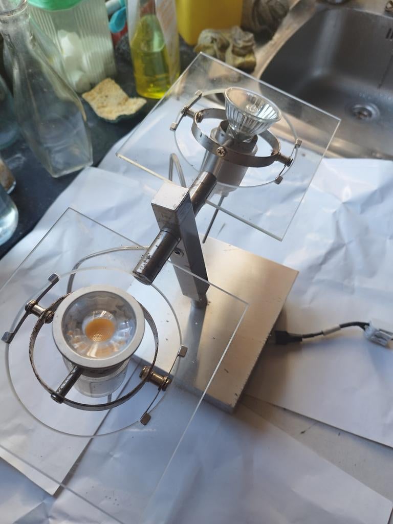 Luminaire spot ampoule GU10
Orientable 2 spots, Maison & Meubles, Lampes | Spots, Enlèvement ou Envoi, LED