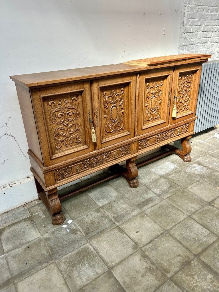 Eiken kast, Ophalen