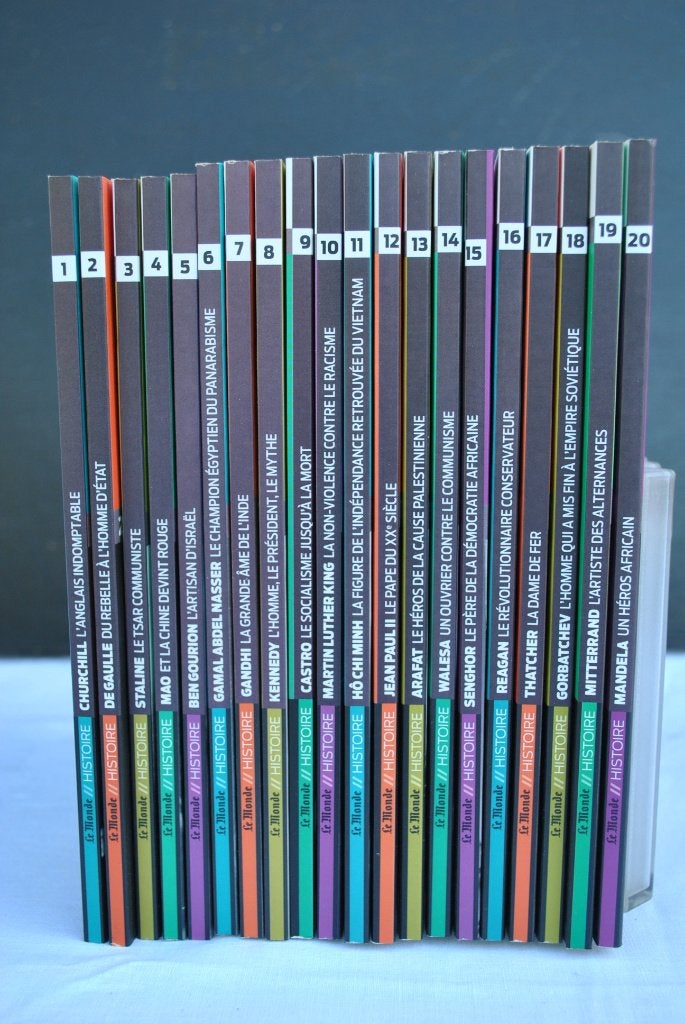 ILS ONT CHANGE LE MONDE HISTOIRE COLLECTION COMPLETE 20 VOL., Boeken, Ophalen of Verzenden, Gelezen