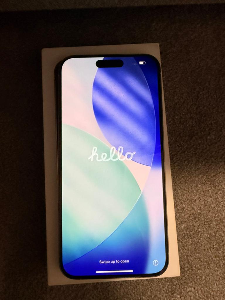 iPhone 15 Pro Max 256 Go - Blanc Titane, Telecommunicatie, Mobiele telefoons | Apple iPhone, Zo goed als nieuw, 256 GB, Zonder abonnement