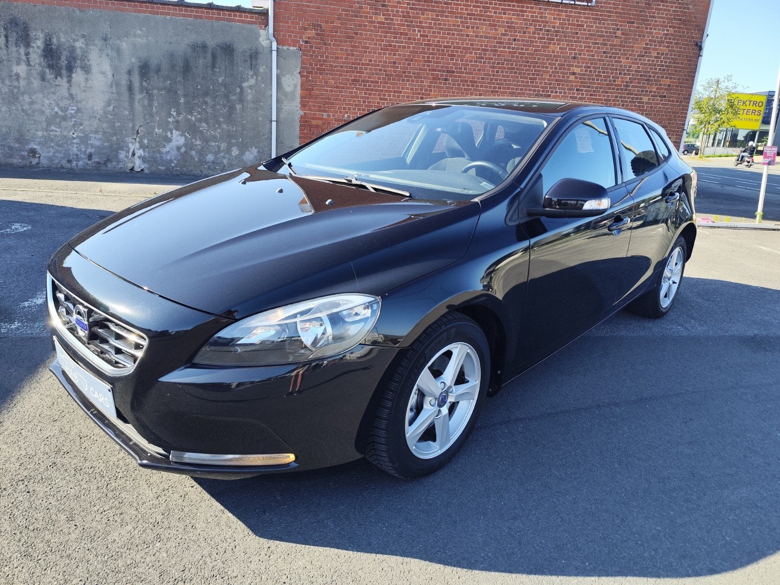 Belle Volvo V40 D2 2.0 euro 6b approuvée en excellent état, Autos, Volvo, Achat, Diesel, Particulier, Capteur de lumière