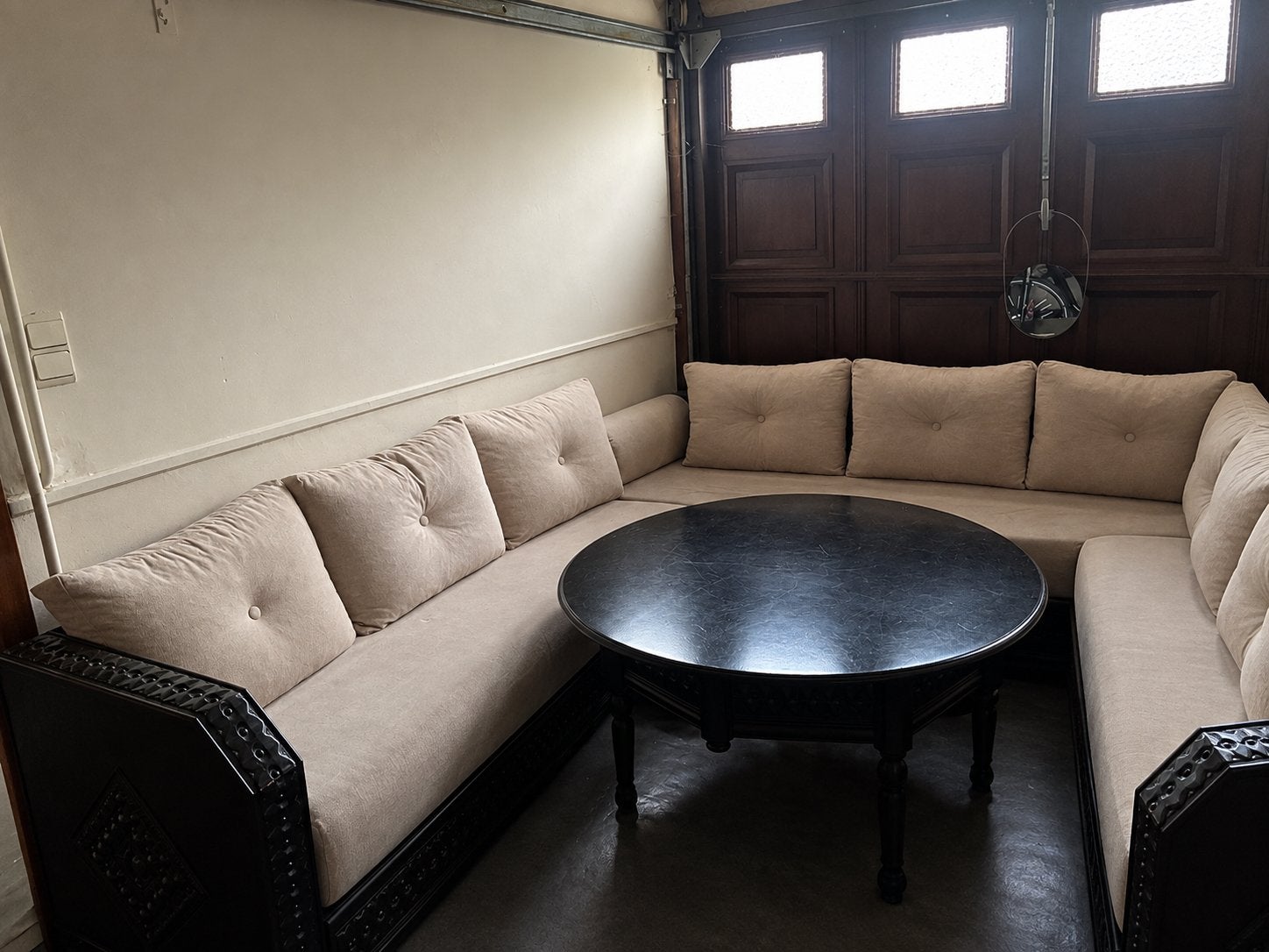 Salon marocain, Enlèvement
