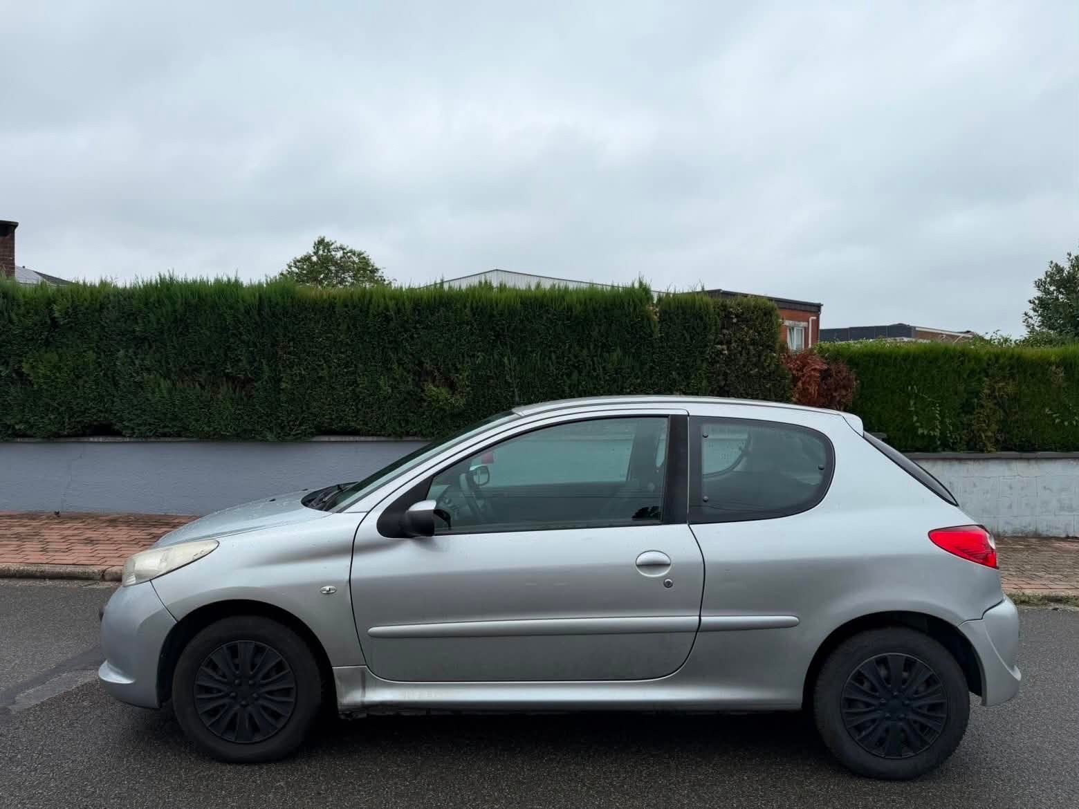 Je vende ma Peugeot 206+ 1,2 essence Anne 2011 euro 5 avec 1, Auto's, Peugeot, Euro 5, Elektrische ramen, Bedrijf, Te koop