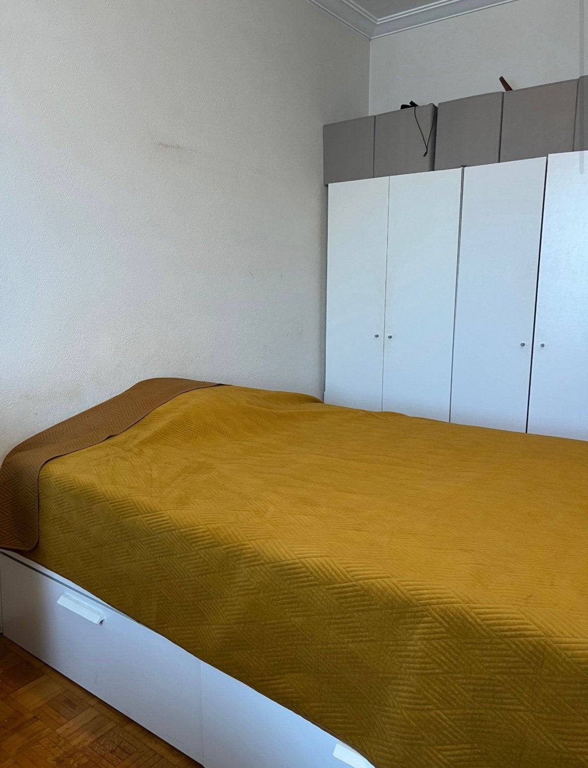 2 lits IKEA (un blanc et un noir), Enlèvement, Utilisé