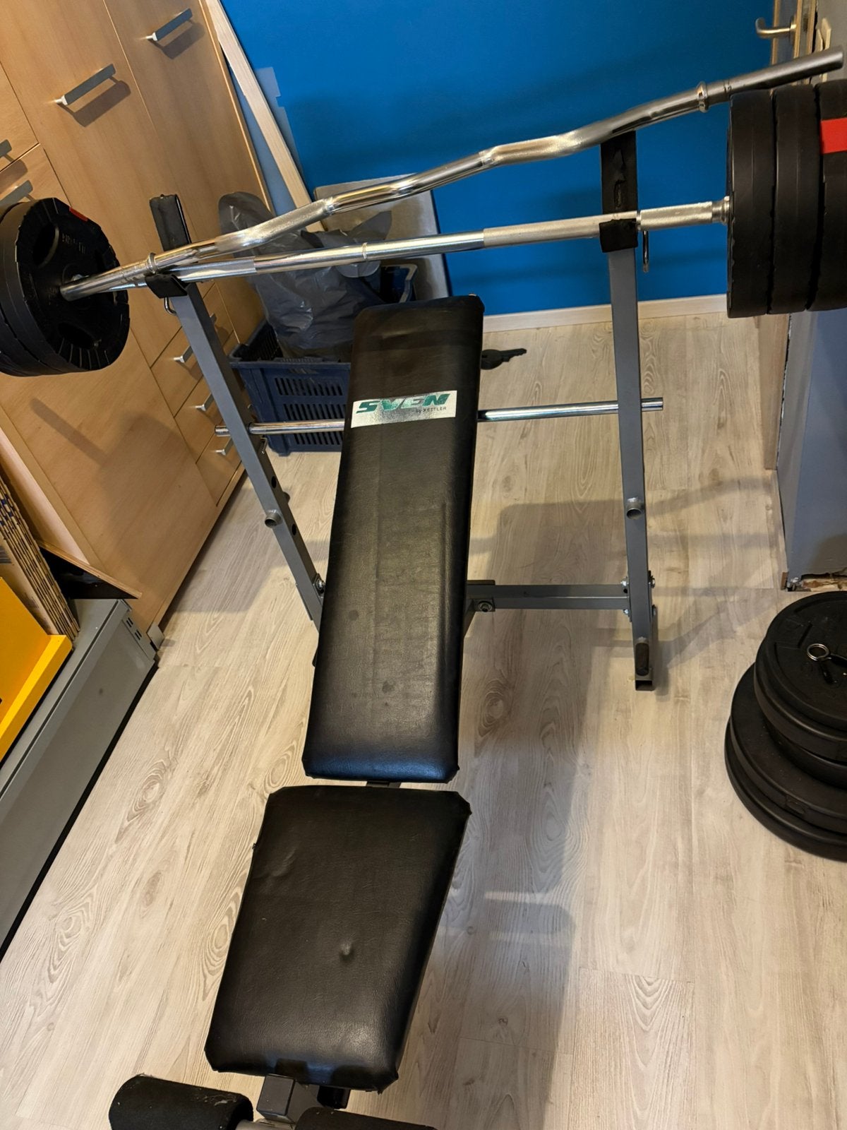 Benchpress bank met gewichten en extra bar, Sport en Fitness, Ophalen, Gebruikt, Buik