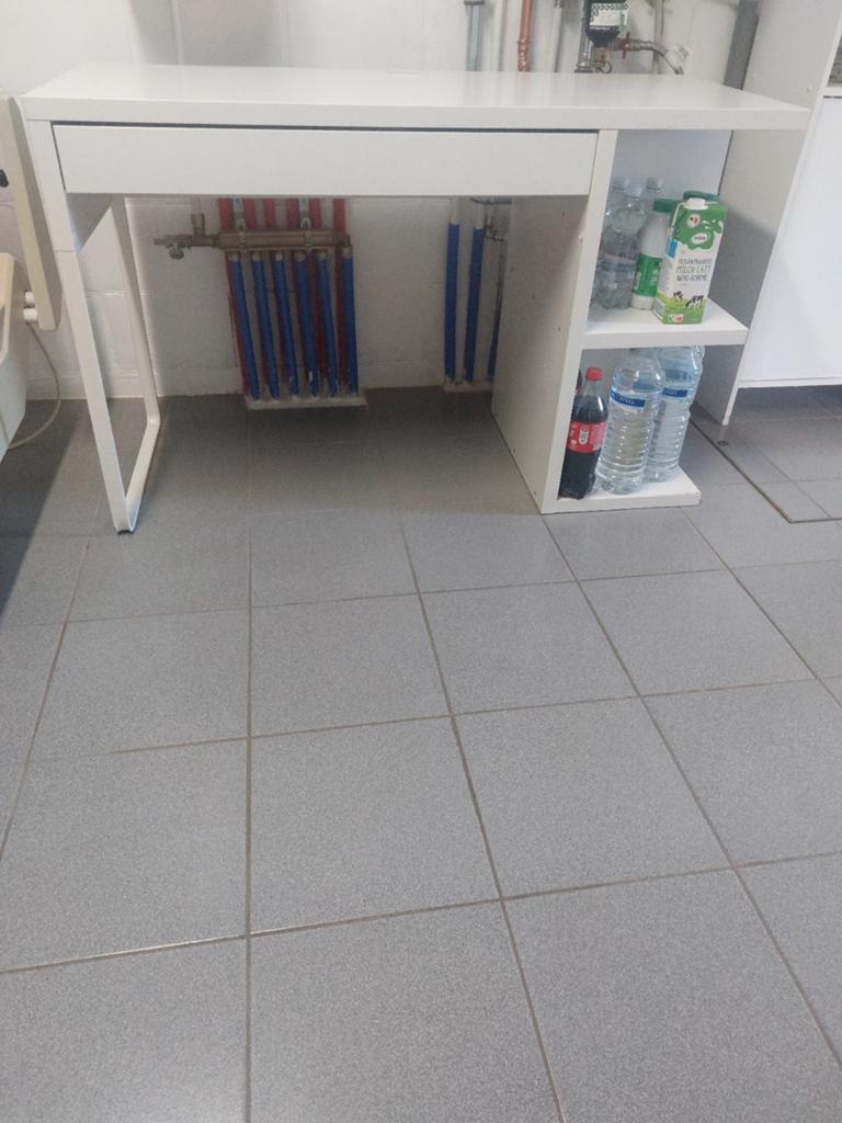 Kleine bureautafel, Enlèvement