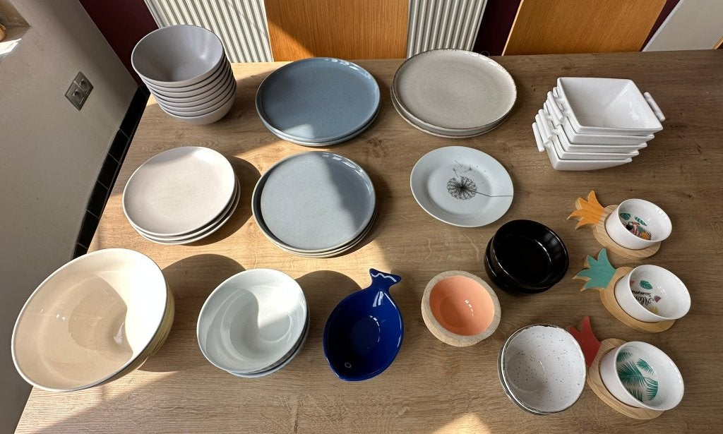 Groot lot servies: borden, kommen, schaaltjes en mokken, Ophalen, Gebruikt, Overige merken, Klassiek