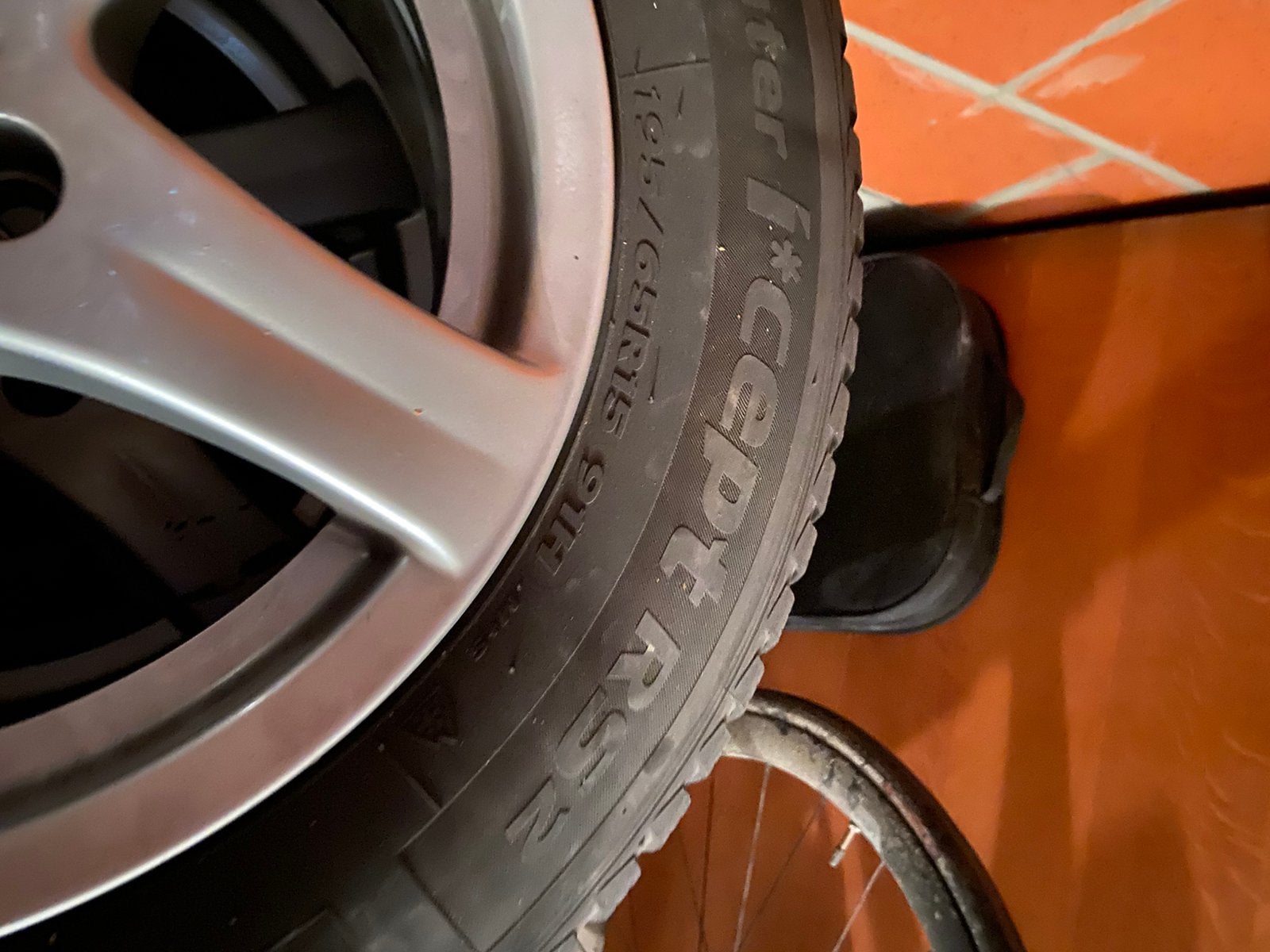 Winterbanden met velgen volkswagen golf, Auto diversen, Ophalen, Zo goed als nieuw