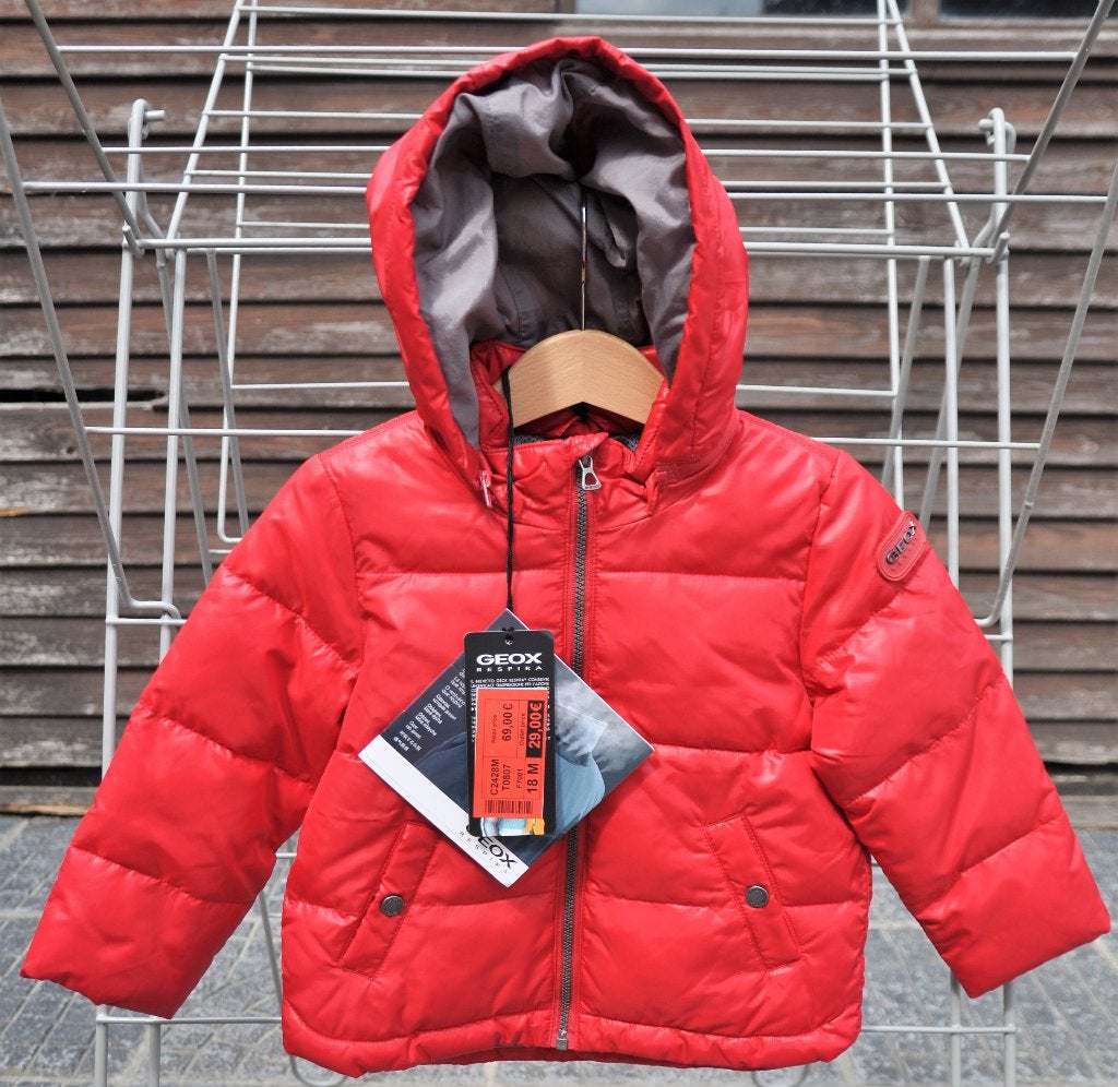 GEOX rode jas NIEUW maat 86 UNISEX, Kinderen en Baby's, Jongetje of Meisje, Nieuw, Ophalen of Verzenden, Jasje