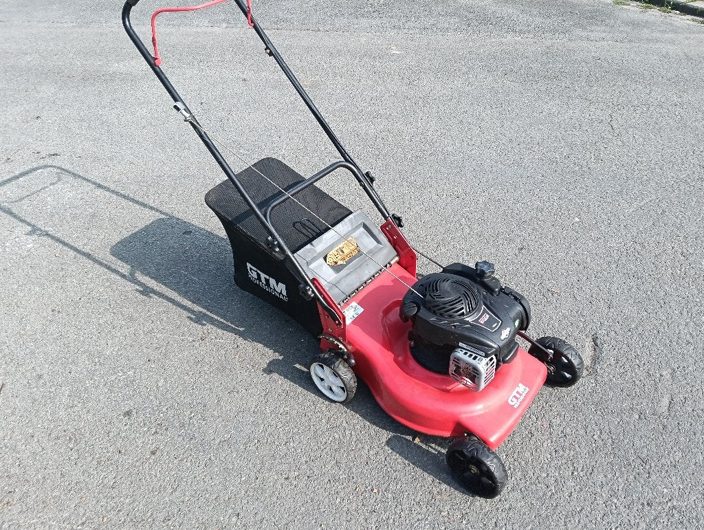Grasmaaier benzine duwer merk HTM/ tip top in orde, Tuin en Terras, Grasmaaiers, Ophalen, Cirkelmaaier, Gebruikt, 40 t/m 49 cm