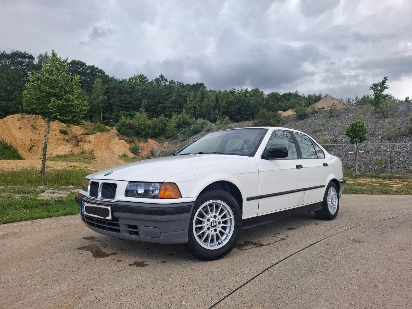 BMW 318i E36 1991 - automatique - ancien modèle - homologué, Autos, Achat, 1200 kg, Automatique, Tissu