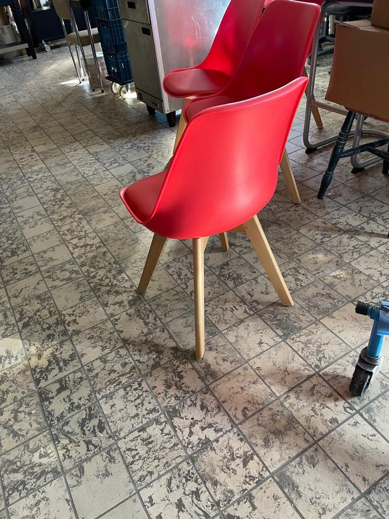 4 chaises de salle à manger design rouges avec pieds en bois, Rouge, Design, Comme neuf, Quatre
