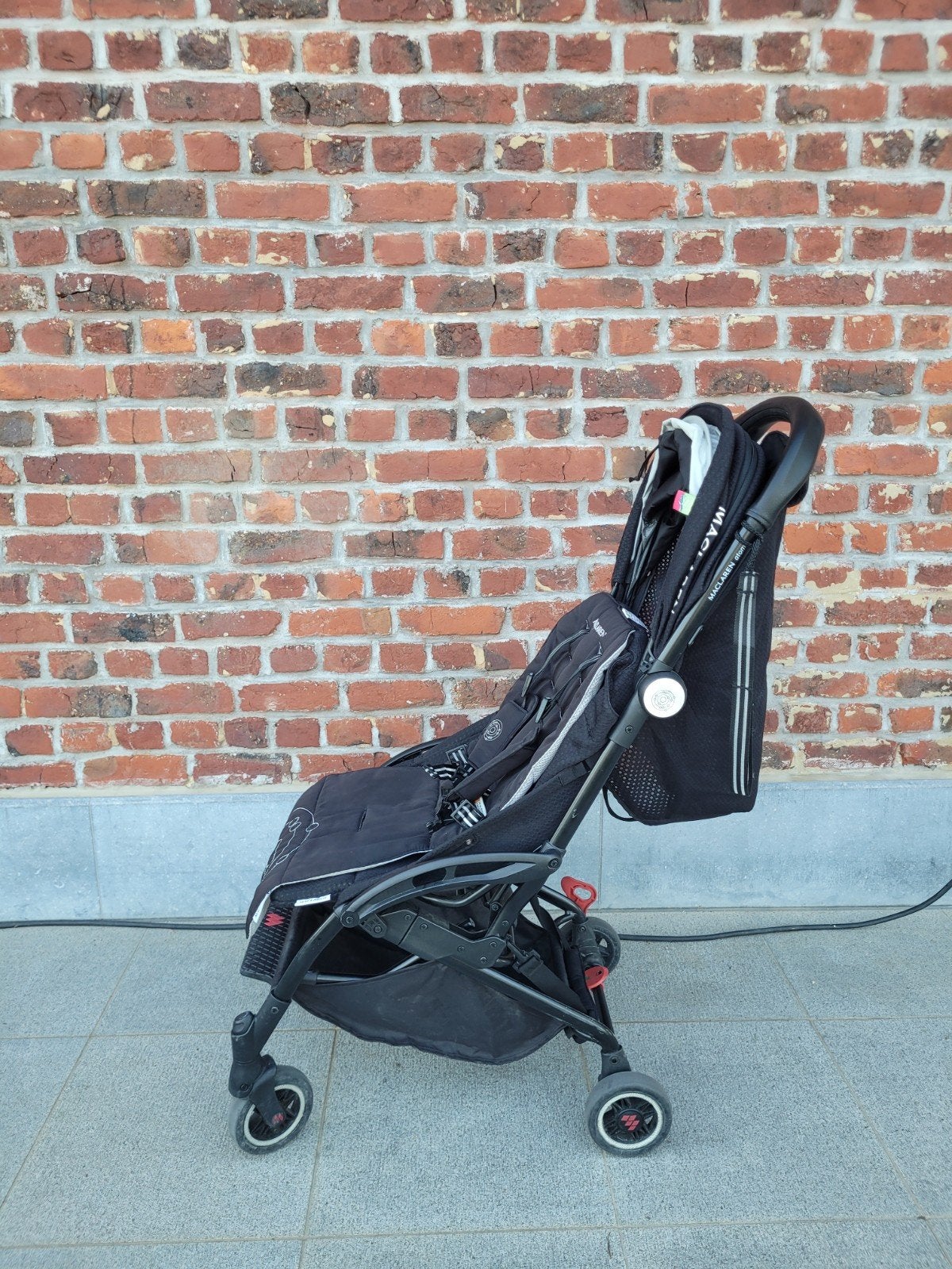 McLaren atom style - lichtgewicht plooibuggy, Kinderen en Baby's, Buggy's, Ophalen, Zo goed als nieuw, Maclaren, Zonnekap