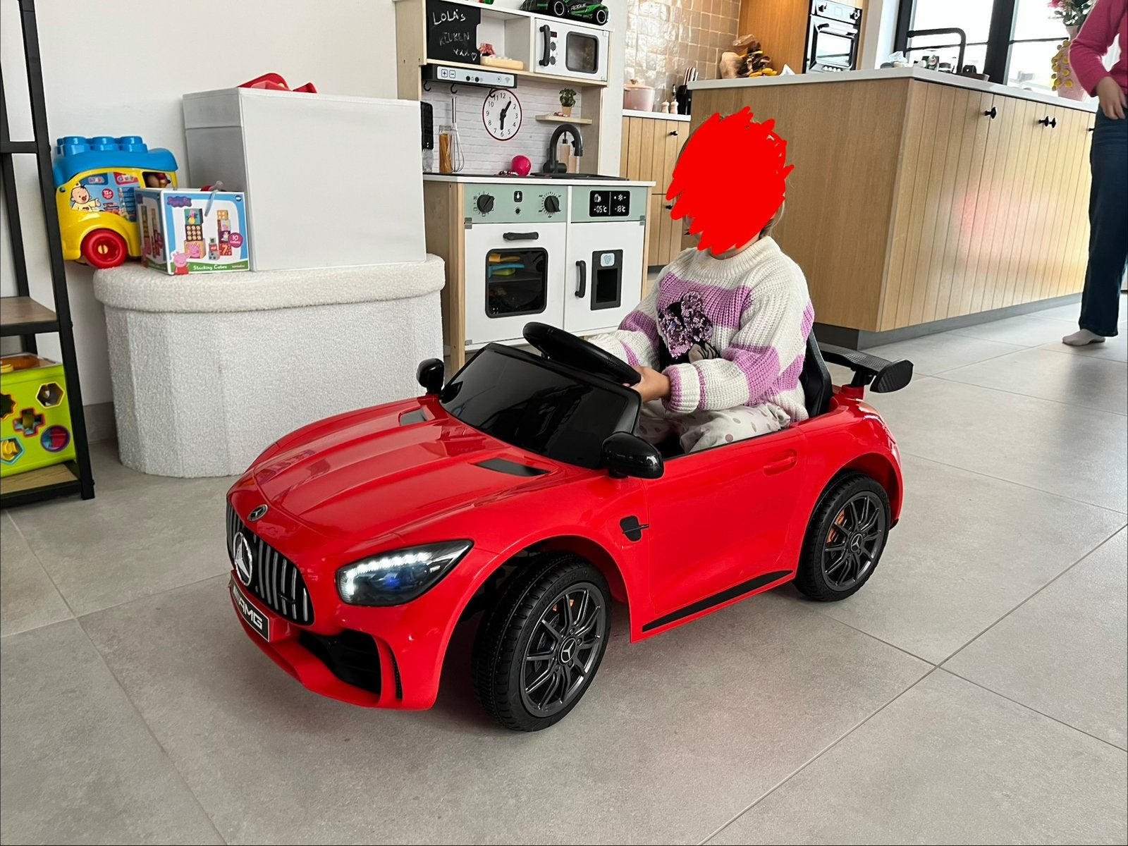Voiture électrique Mercedes GTR AMG, Enfants & Bébés, Enlèvement, Comme neuf
