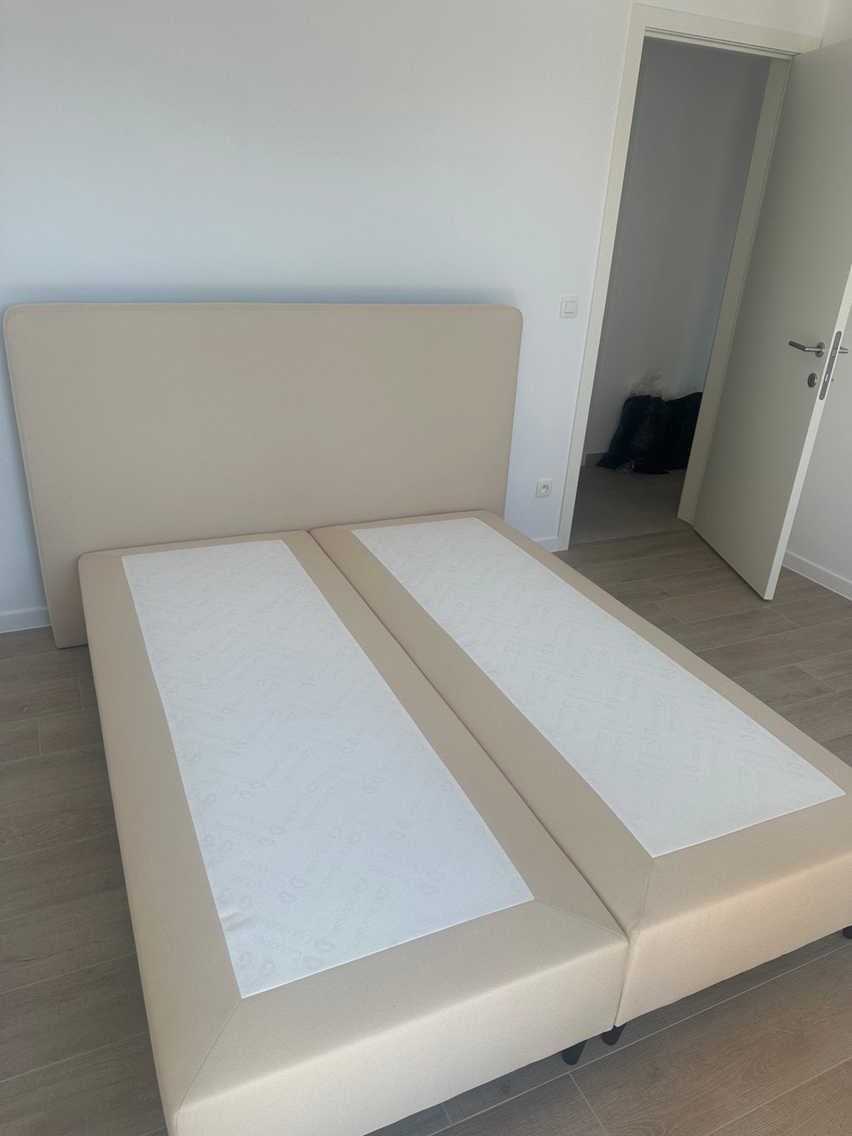 Sommier tout neuf, Neuf, Beige, Enlèvement, 200 cm