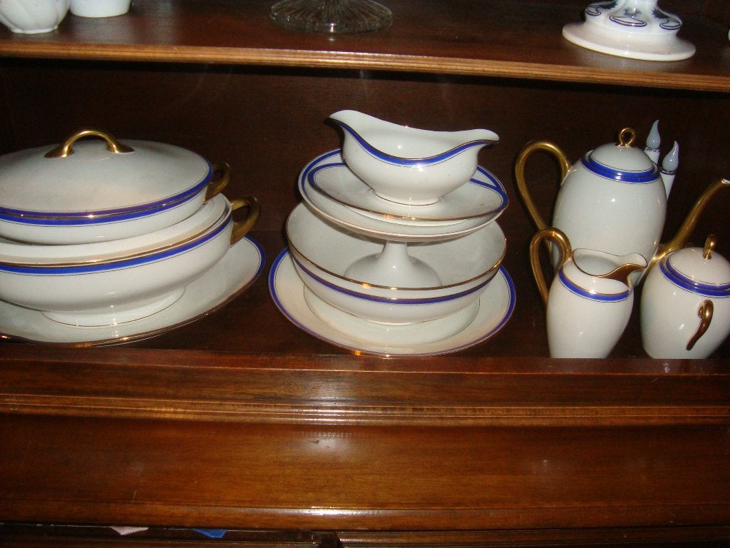Partie d'un service de table en porcelaine de Limoges., Antiquités & Art, Enlèvement