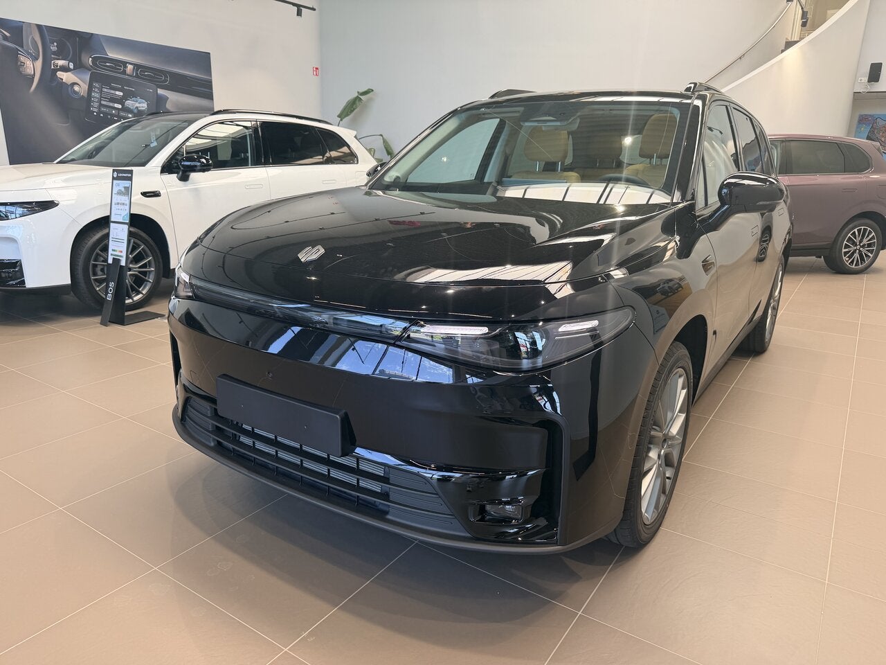 Leapmotor C10 DESIGN HYBRID *STOCK*, 0 kg, Zwart, 5 zetels, Hybride Elektrisch/Benzine