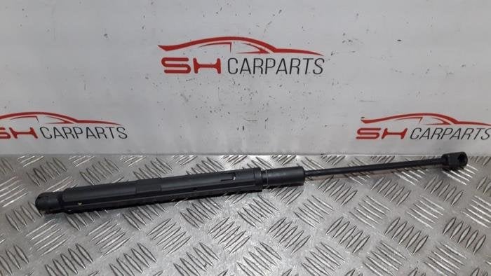 Amortisseur capot moteur gauche d'un Mercedes C-Klasse, 3 mois de garantie, Utilisé, -, -