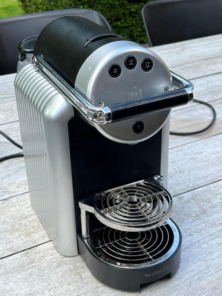 Nespresso koffiemachine Zenius + melkschuimer, Elektronische apparatuur, Ophalen of Verzenden, Koffiemachine