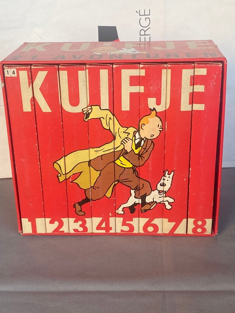 Kuifje rode VHS-verzamelbox – 8 videobanden – 21 avonturen, Gelezen, Complete serie of reeks, Ophalen of Verzenden, Hergé