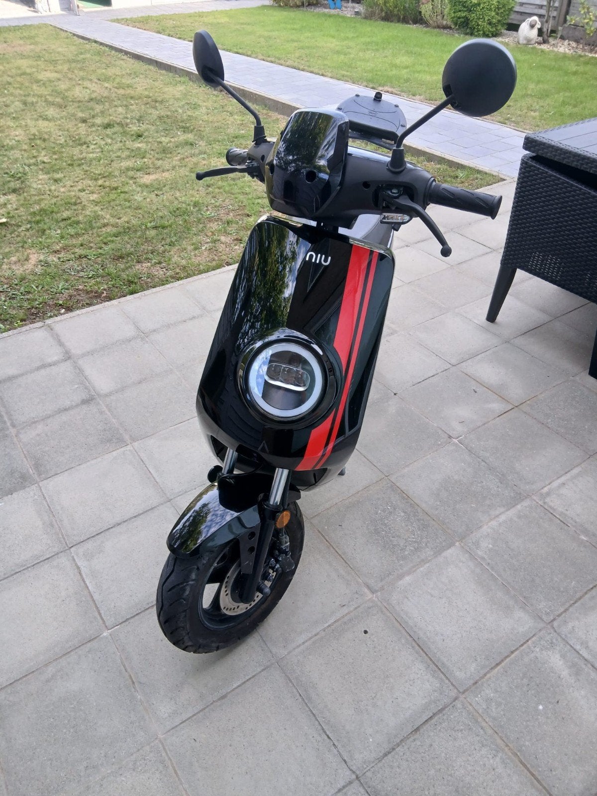 NIU M PLUS LITE B elektrische scooter + topkoffer en helm, Vélos & Vélomoteurs, Comme neuf, Classe B (45 km/h), Enlèvement, NIU