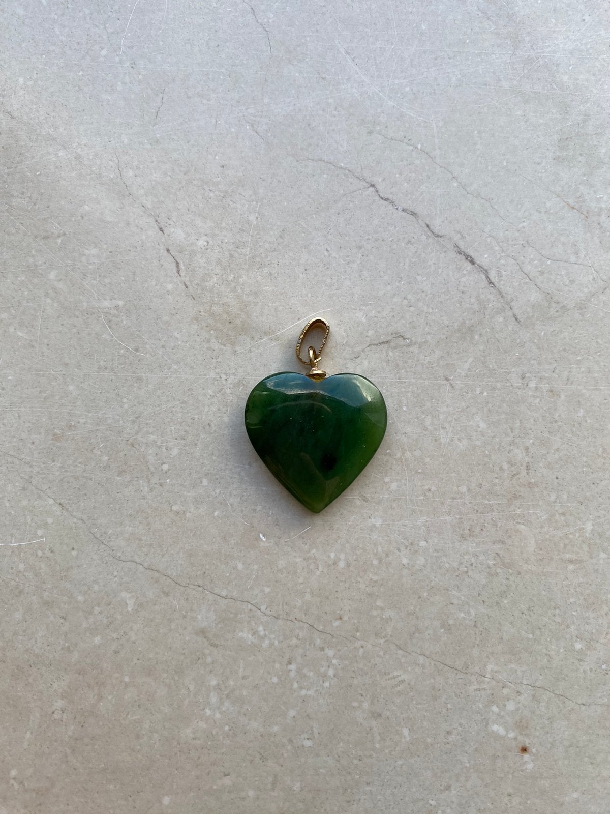 Pendentif vintage en Jade vert forme de coeur, Enlèvement ou Envoi, Comme neuf, Vert, Cœur