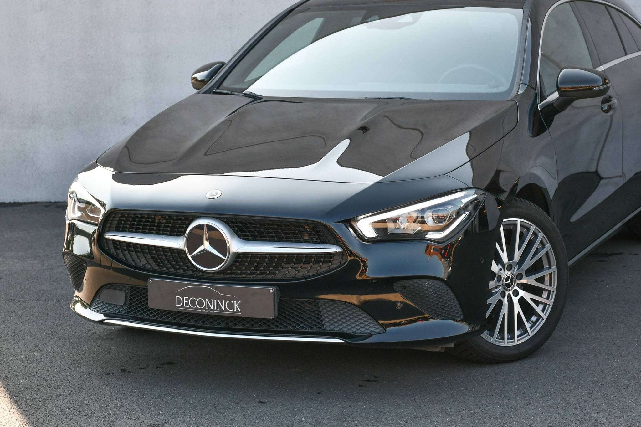 Mercedes-Benz CLA-Klasse 180 CLA 180 *CAMERA*CARPLAY*AMBIENT, Gebruikt, 4 cilinders, 136 pk, Zwart