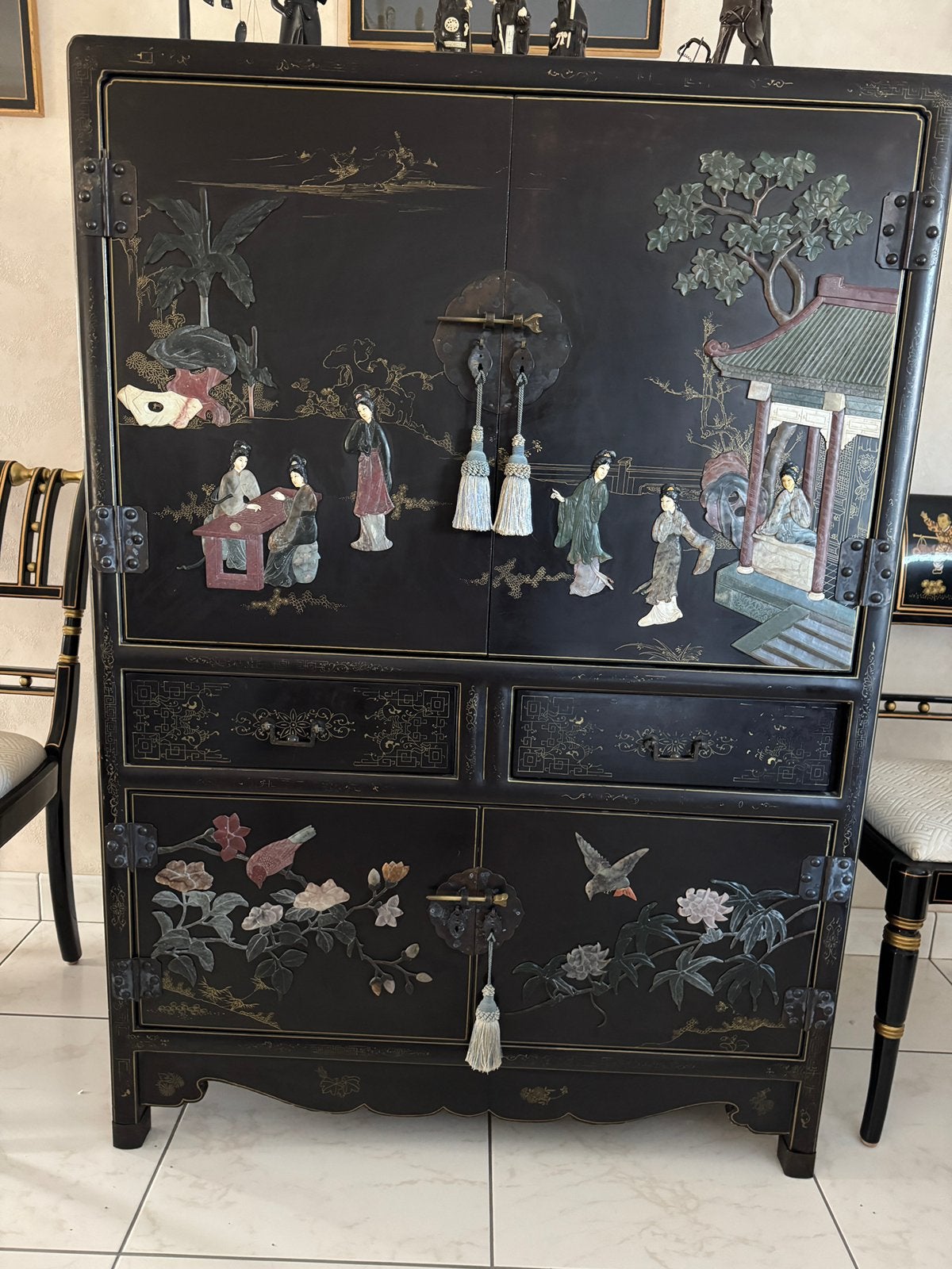 Armoire laque noir avec pierres semi precieuses, Enlèvement, Utilisé