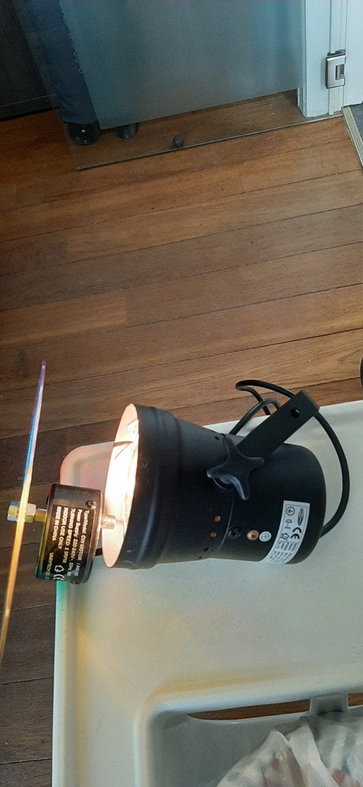 Lamp motor en vierkleurige schijf 230v
Werken beide op 230 v, Ophalen