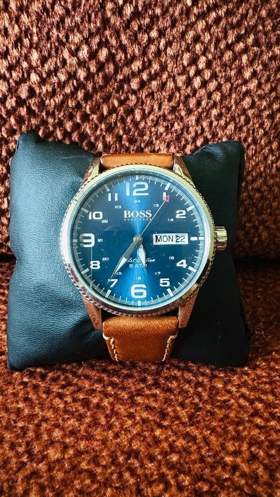 Montre Hugo Boss Homme, Bijoux, Sacs & Beauté, Montres | Hommes, Montre-bracelet, Autres marques, Cuir, Enlèvement