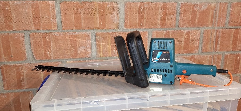 haagschaar Black and Decker, gepast geld afhalen te Mortsel, Ophalen, Gebruikt, Elektrisch, Black&Dekker