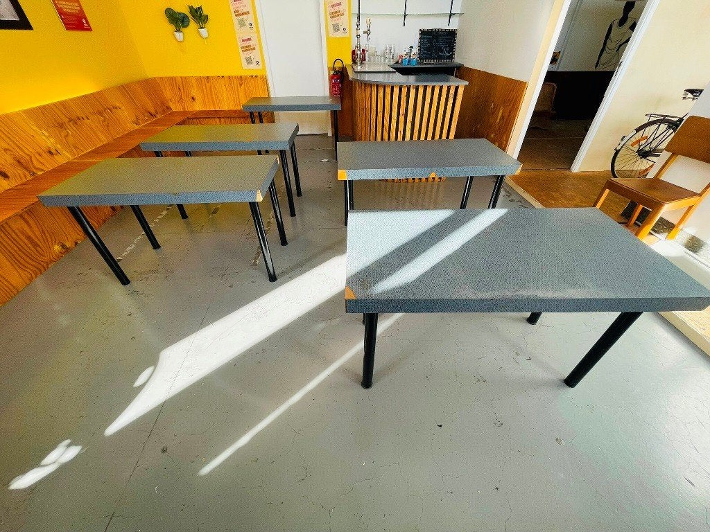 Tables, armoires, fauteuils, chaises à DONNER @ OXFAM Sol, Enlèvement