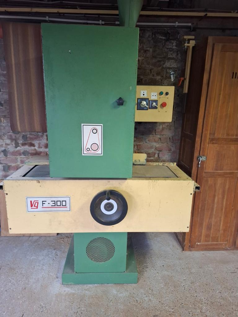 Doorloopschuurmachine Van Groenweghe type VGF300 3 motoren, Doe-het-zelf en Bouw, Schaafmachines, Ophalen