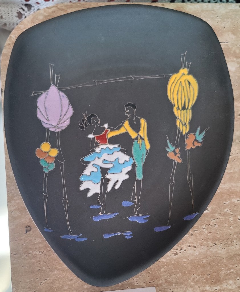 Assiette mural, Enlèvement