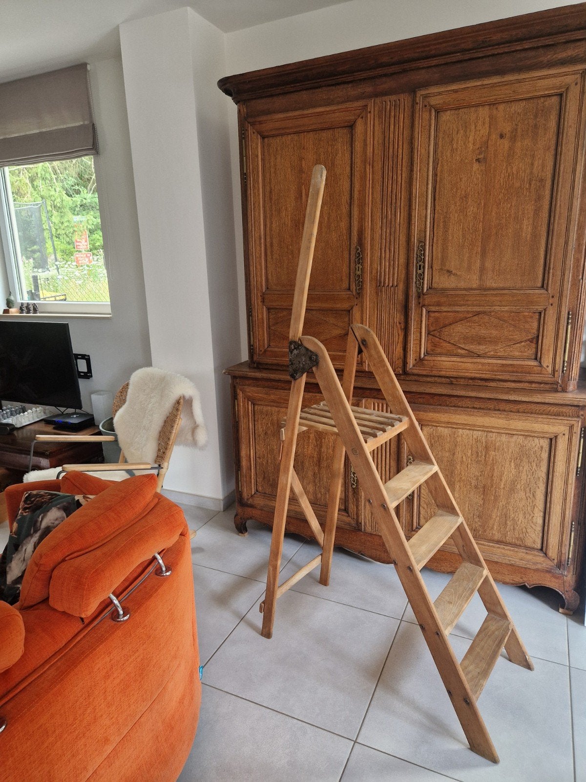 Escabelle ancienne en bois., Enlèvement, Bois