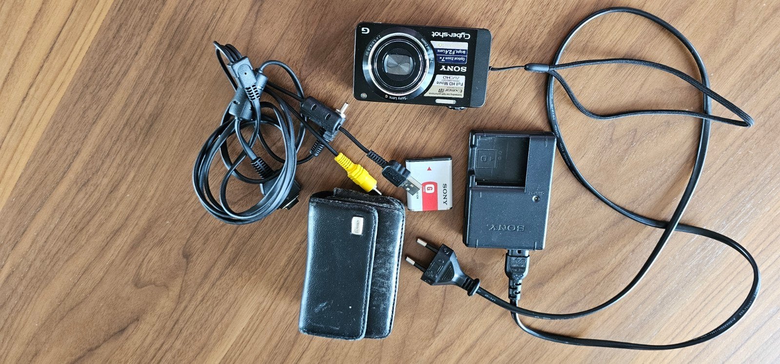 Sony digitale camera, hoesje, lader, kabels +extra batterij, TV, Hi-fi & Vidéo, Appareils photo numériques, Enlèvement, Sony