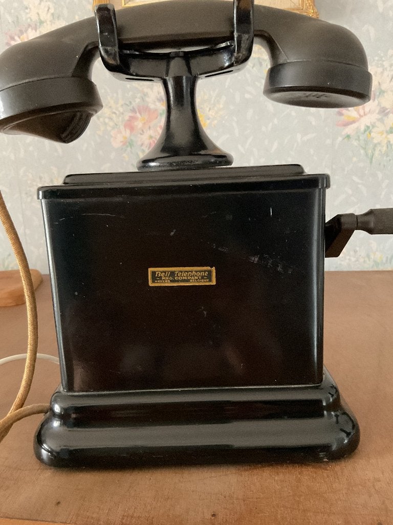 Téléphone ancien noir Bell à manivelle, Ophalen