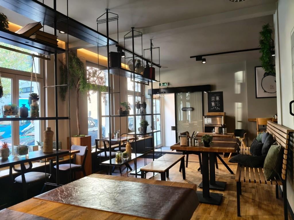 Restaurant/snackbar/broodjeszaak over te nemen in Turnhout