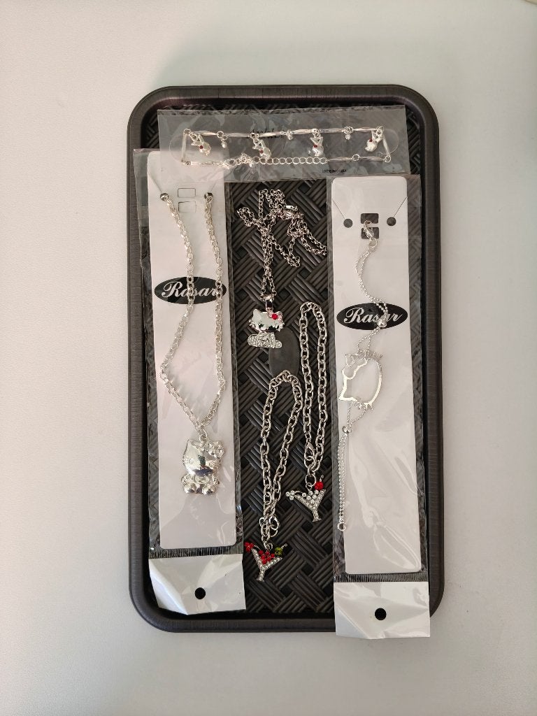 vintage sieraden Martini Cocktail Hello Kitty Playboy Bunny, Handtassen en Accessoires, Overige materialen, Nieuw, Ophalen of Verzenden