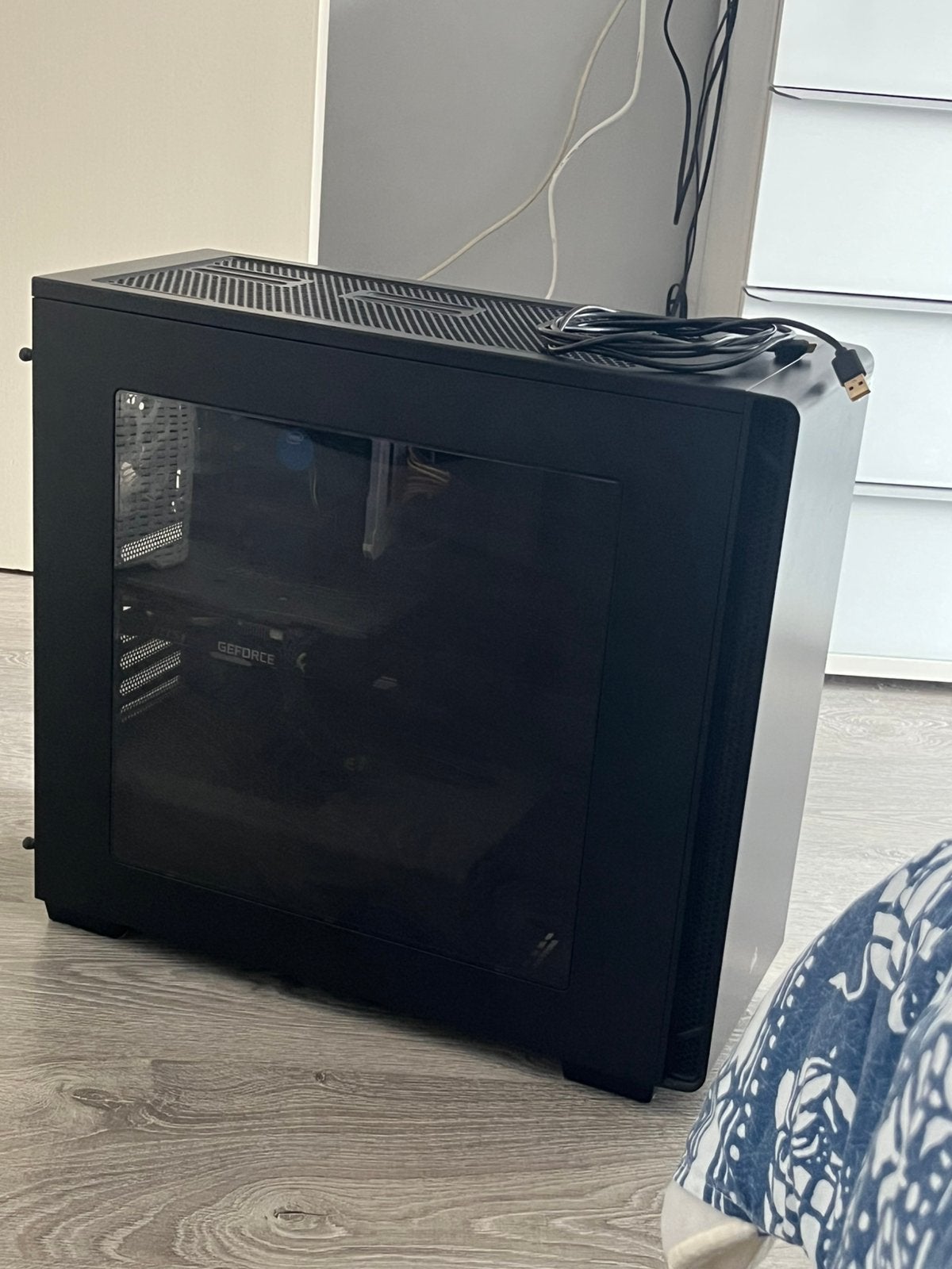 PC de jeu, souris, clavier et écran, Comme neuf, Enlèvement, Autres types, Droitier