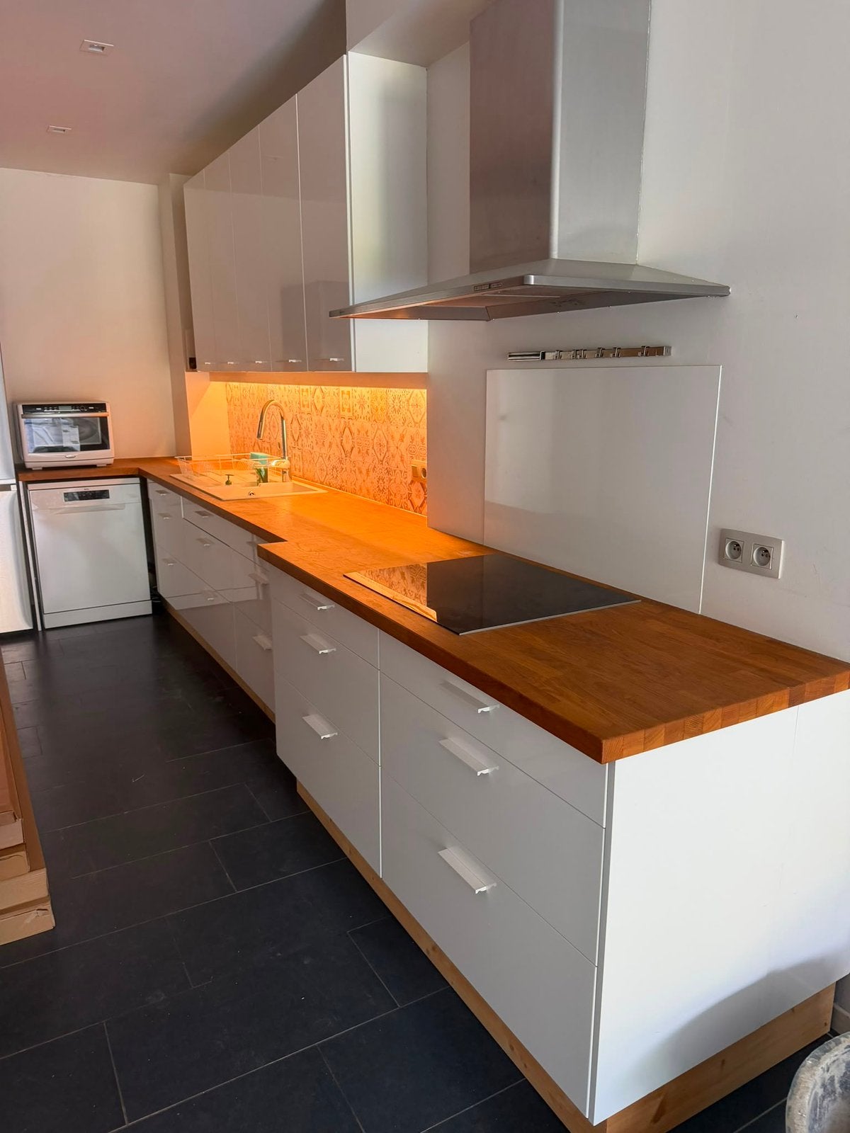 Keuken met kookplaat, afzuiging en afwasmachine, Huis en Inrichting, Ophalen, Zo goed als nieuw