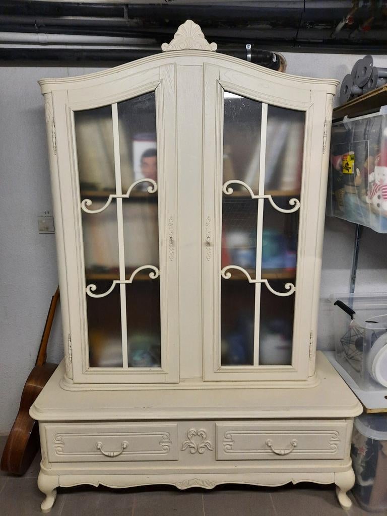 Oude antieke kast, Ophalen